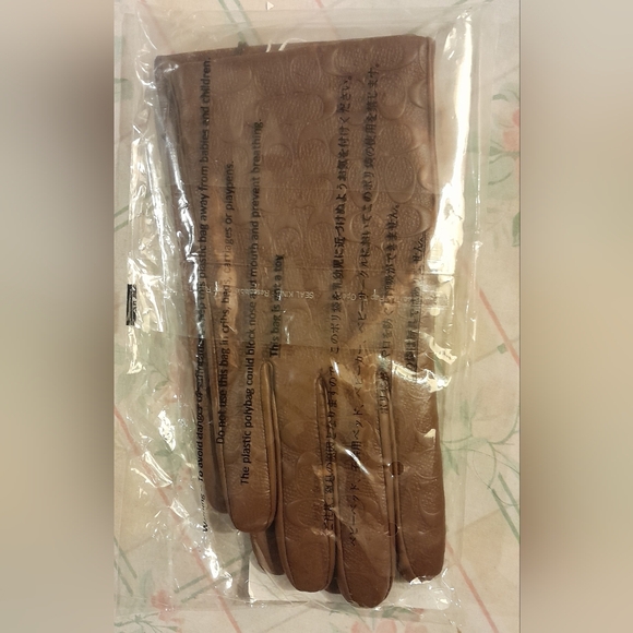 NEW Coach Dark Saddle Tech Glove - Picture 2 of 4